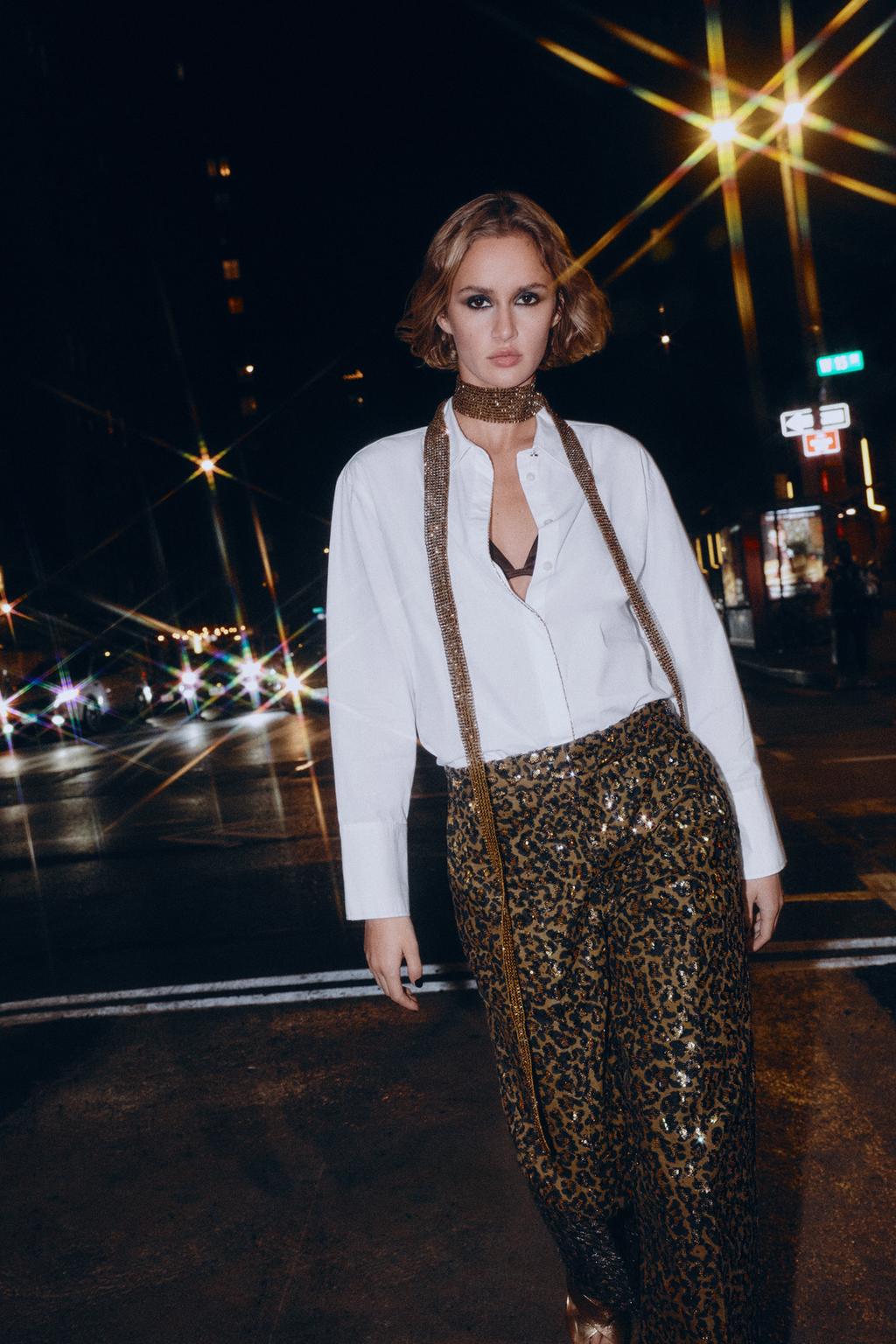 РУБАШКА ИЗ ПОПЛИНА С БУСИНАМИ НА ПЛАНКЕ