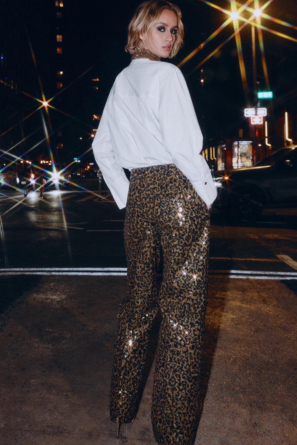 РУБАШКА ИЗ ПОПЛИНА С БУСИНАМИ НА ПЛАНКЕ