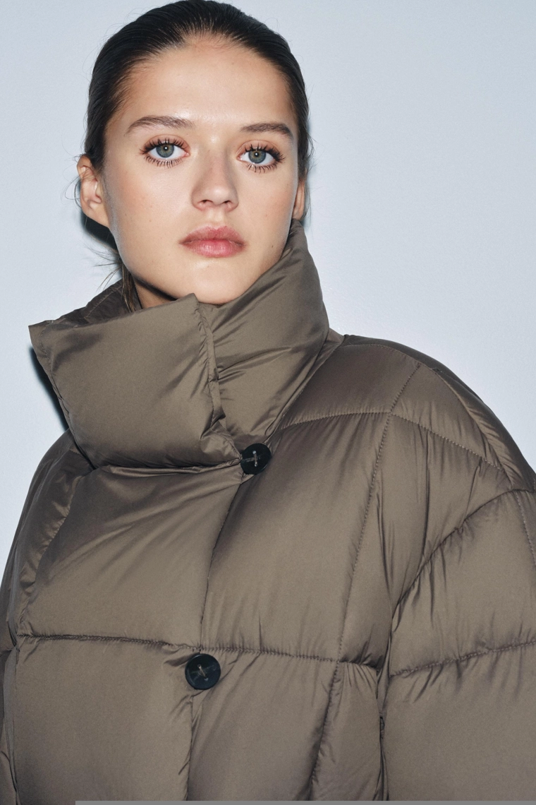 Короткая пуховая куртка с поясом коллекции zwe zara