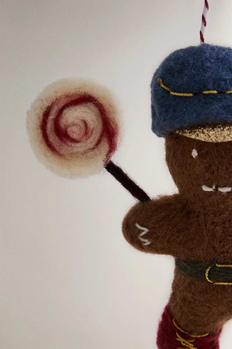 Шерстяное украшение на ёлку пряничного печенья