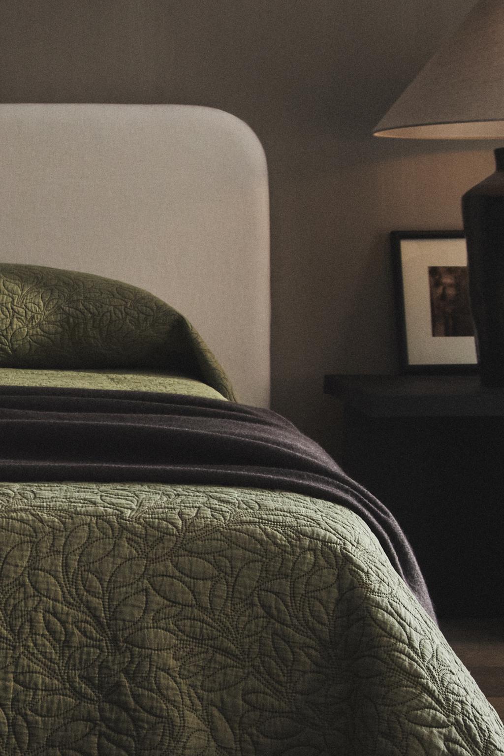 Стеганный покрывало с листьями