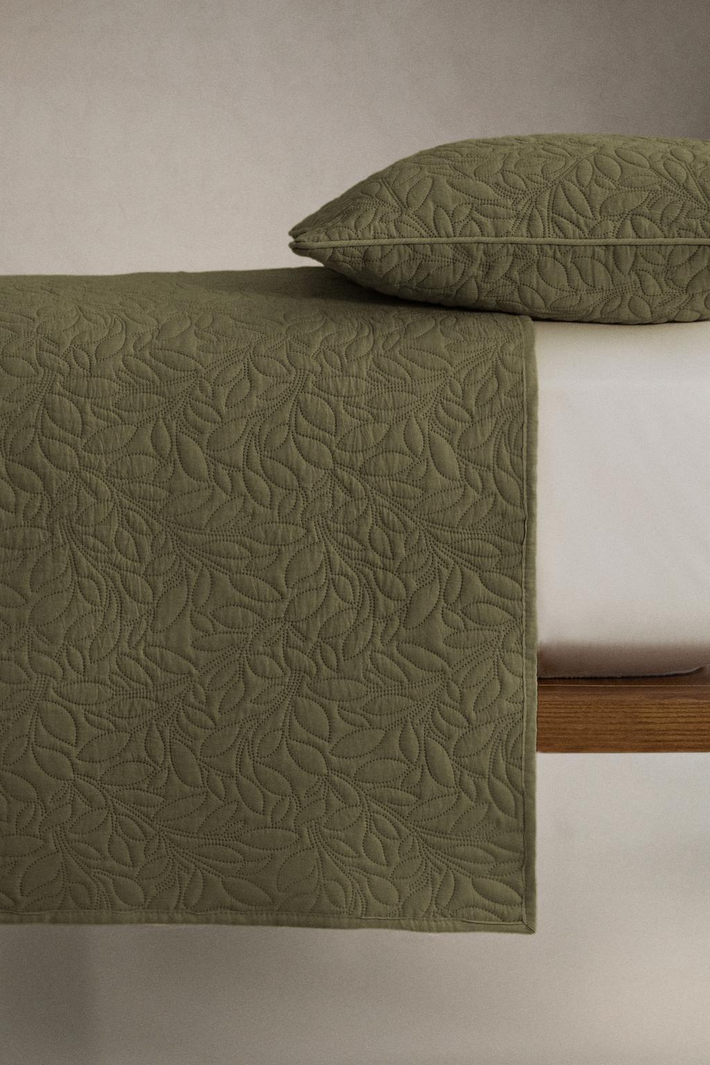 Стеганный покрывало с листьями