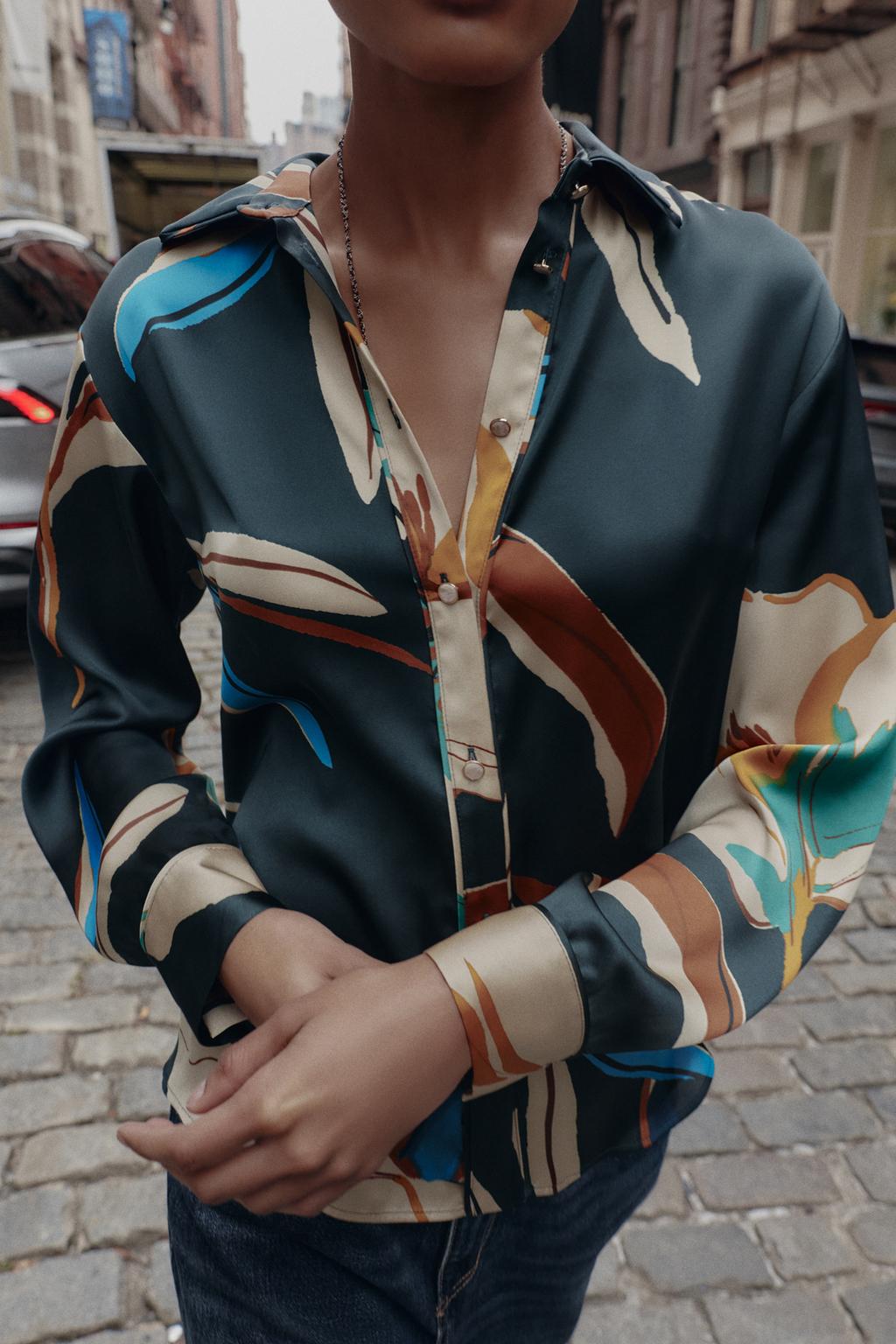 РУБАШКА СТРУЯЩЕГОСЯ КРОЯ С ПРИНТОМ