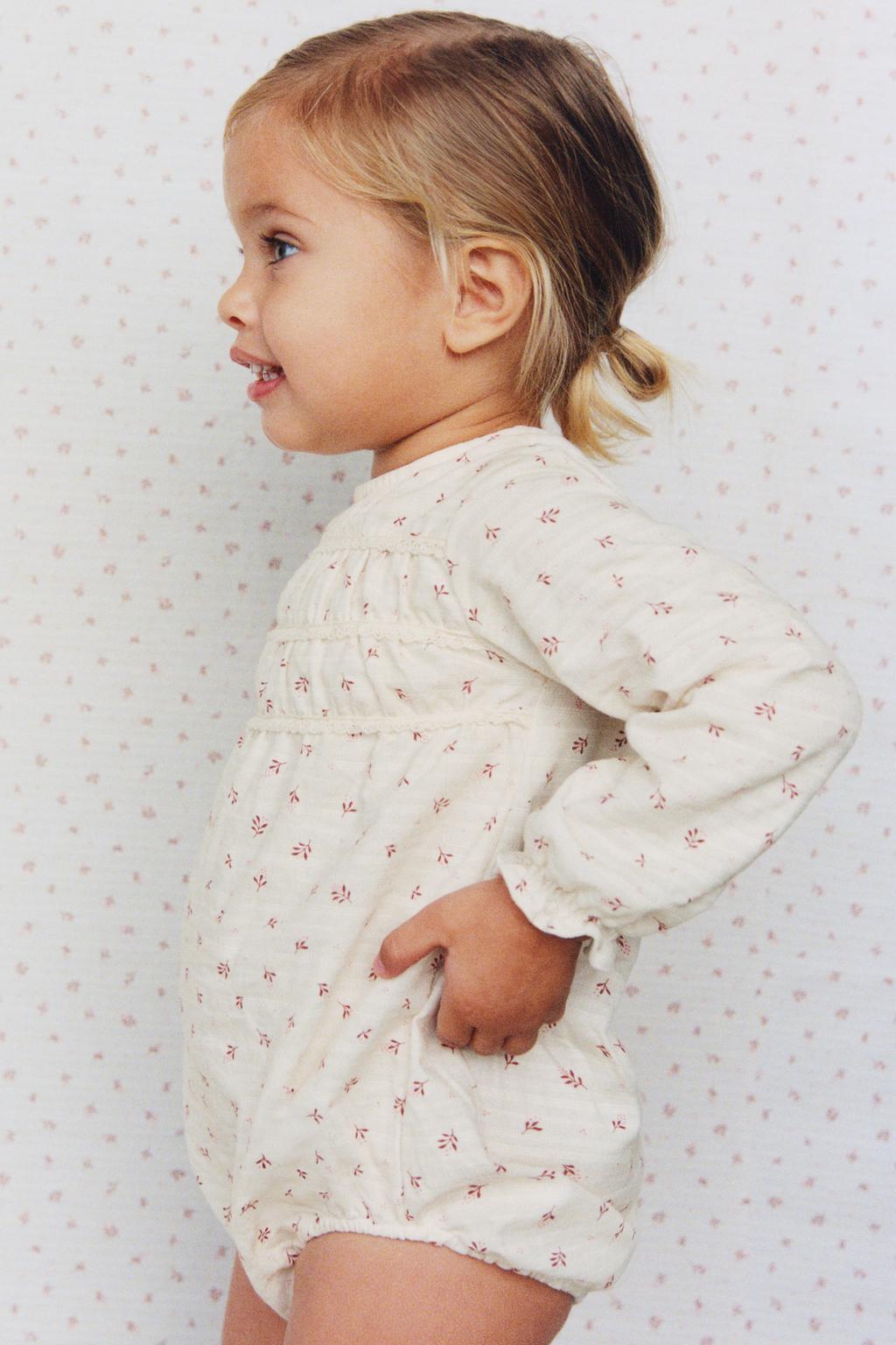 Боди с кружевными оборками и цветочным принтом