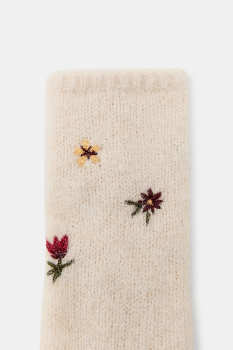 Носки с вышитыми цветами