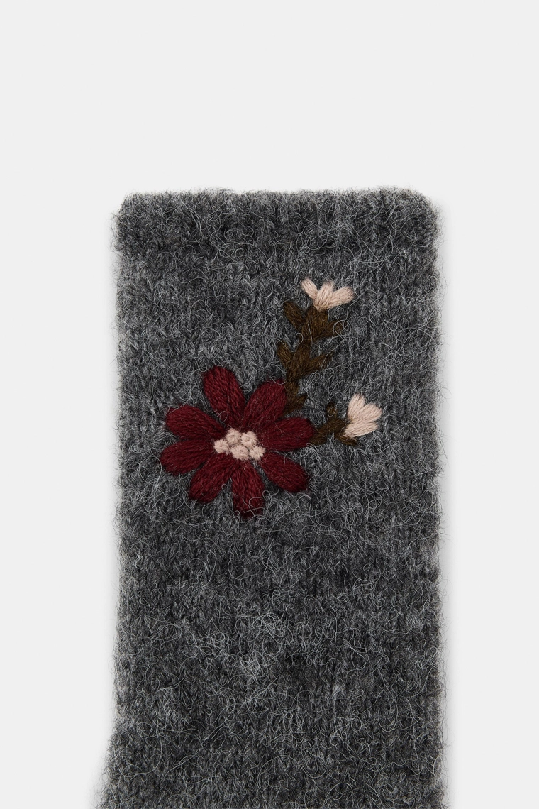 Носки с цветочной аппликацией