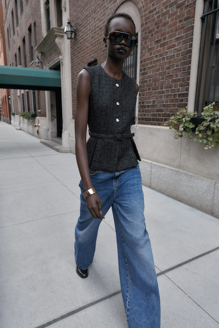 Жилет с круглым вырезом и поясом с металлической нитью