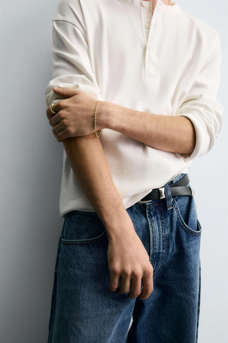 Браслет из металлических скреплений на цепи