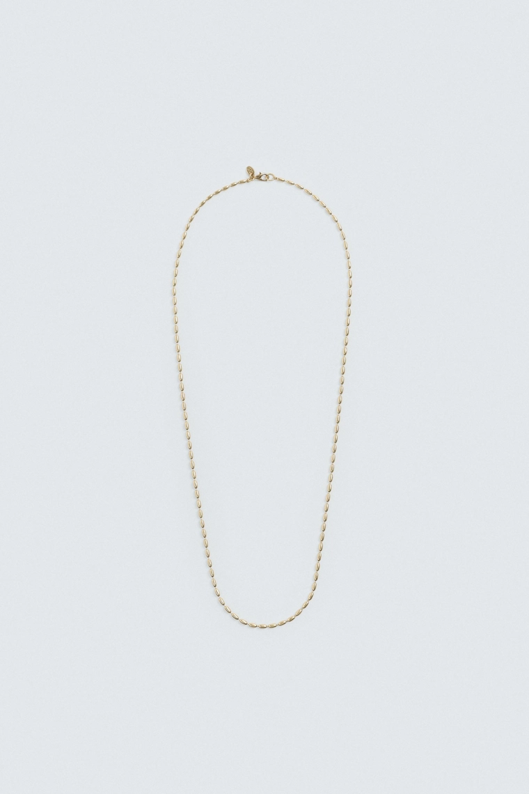 Ожерелье из металлических скреплений на цепи