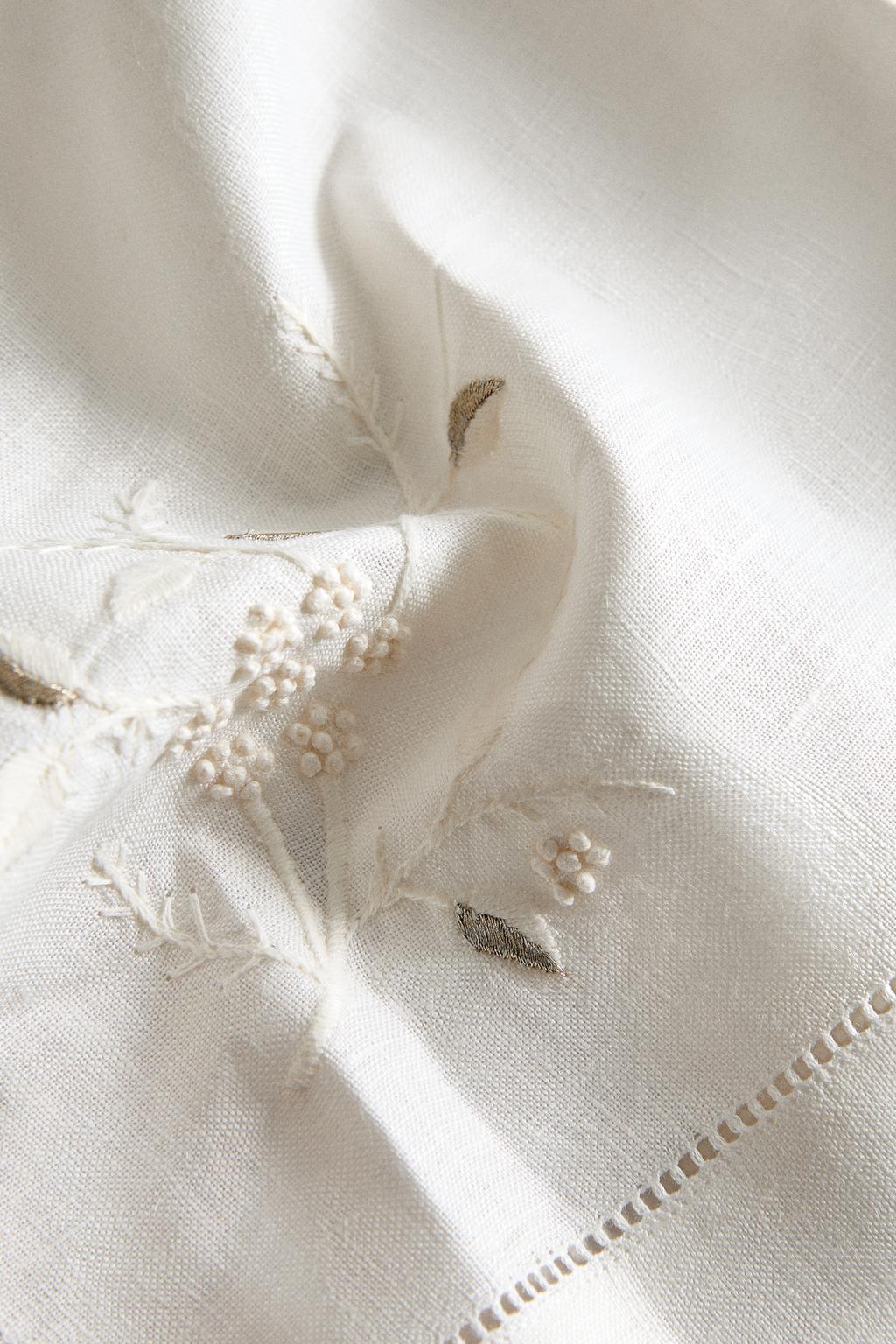 Набор льняных рождественских салфеток с цветочной вышивкой (набор из 2)