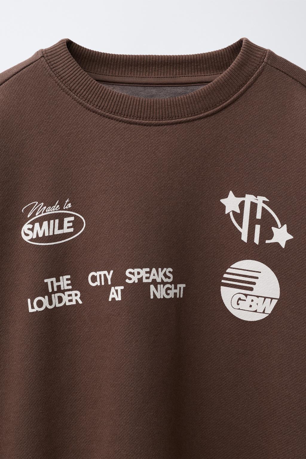 ТОЛСТОВКА С ПРИНТОМ И НАШИВКАМИ