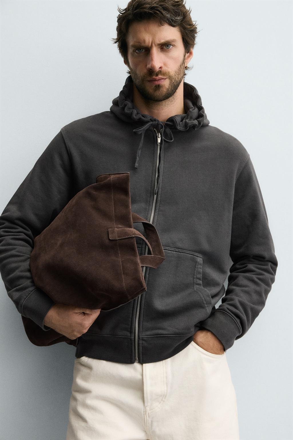 ХУДИ НА МОЛНИИ