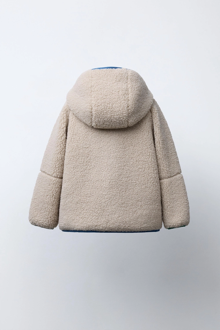 Куртка из искусственного меха с контрастными отделками