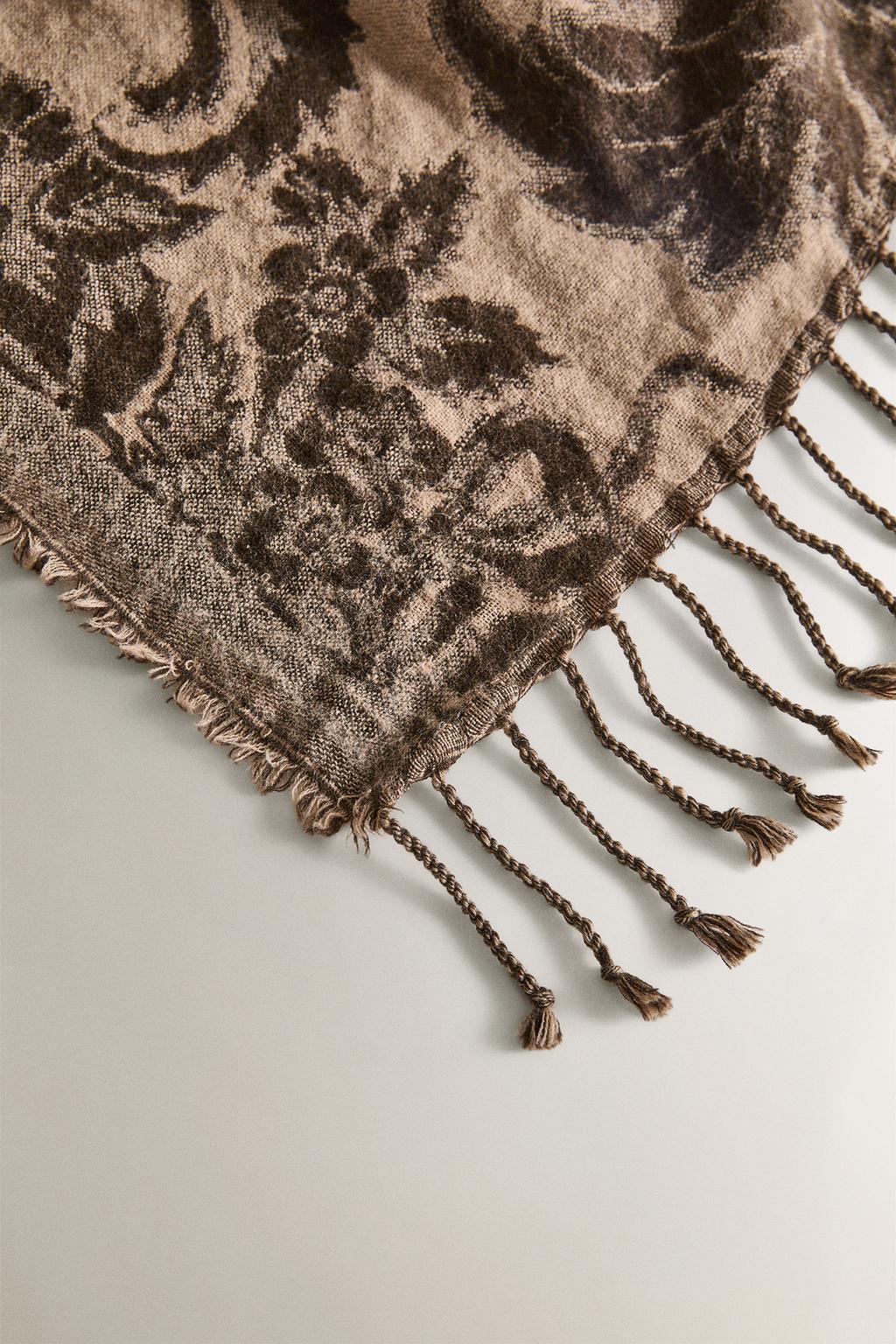 Плед с цветочным жаккардом