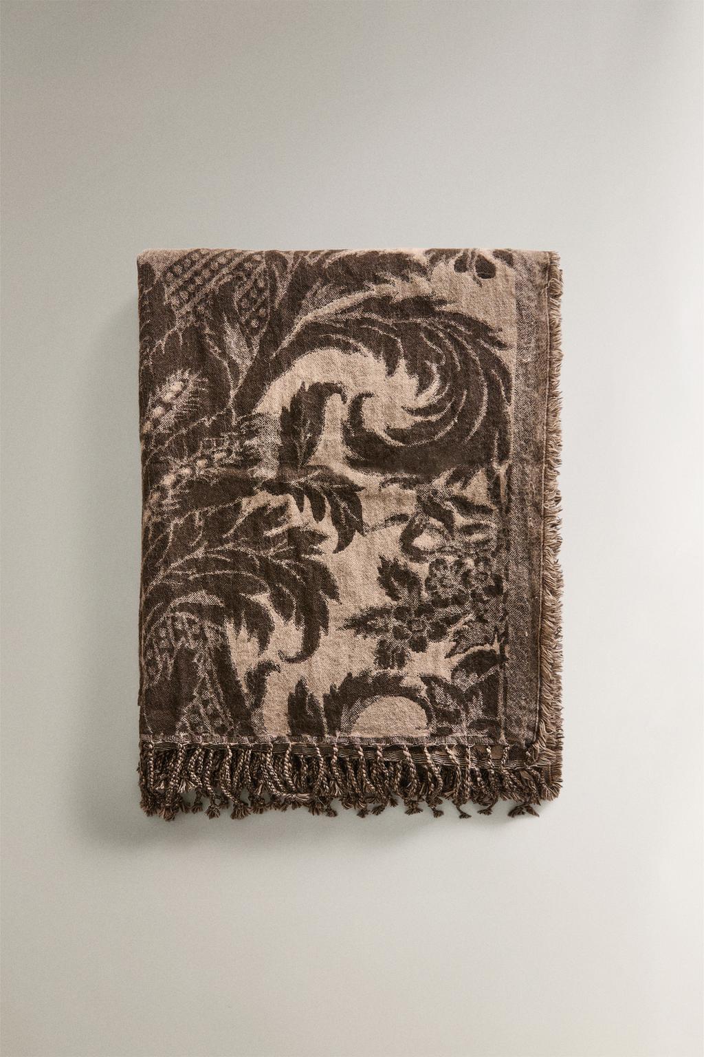 Плед с цветочным жаккардом