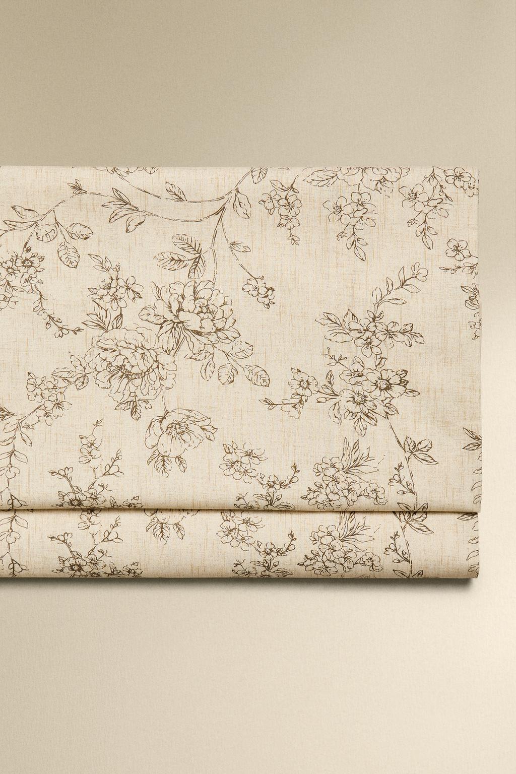 Плоское полотенце с цветочным принтом