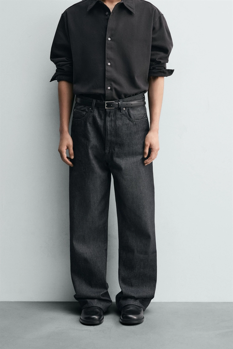 Джинсы свободного покроя с широкими брючинами