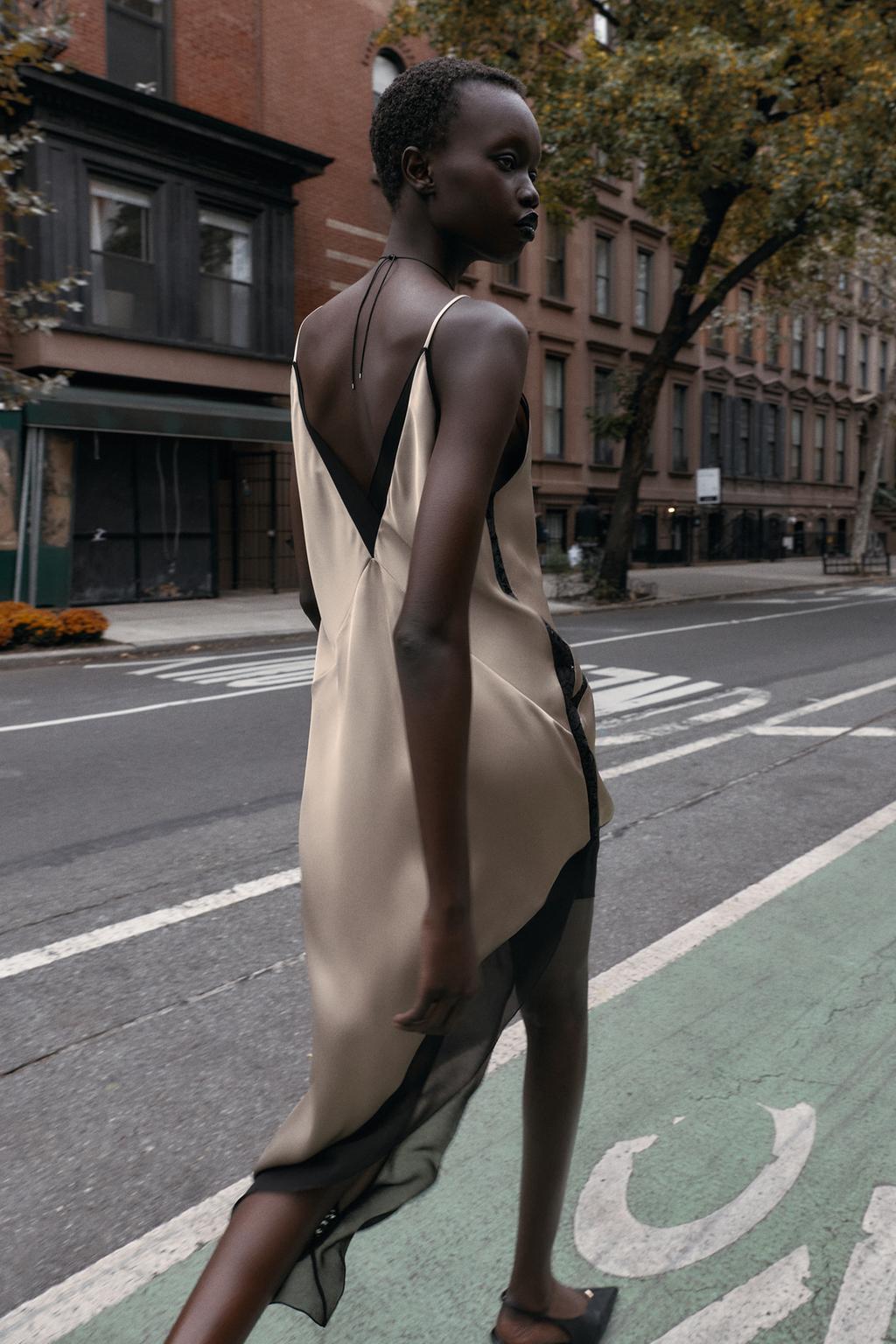 АТЛАСНОЕ ПЛАТЬЕ МИДИ АСИММЕТРИЧНОГО КРОЯ