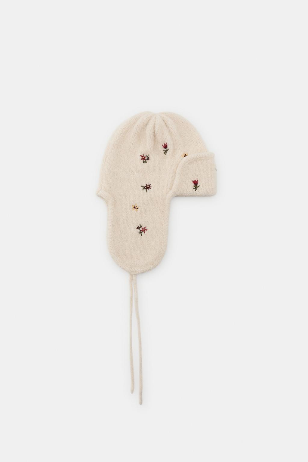 ШАПКА С УШКАМИ И ВЫШИВКОЙ