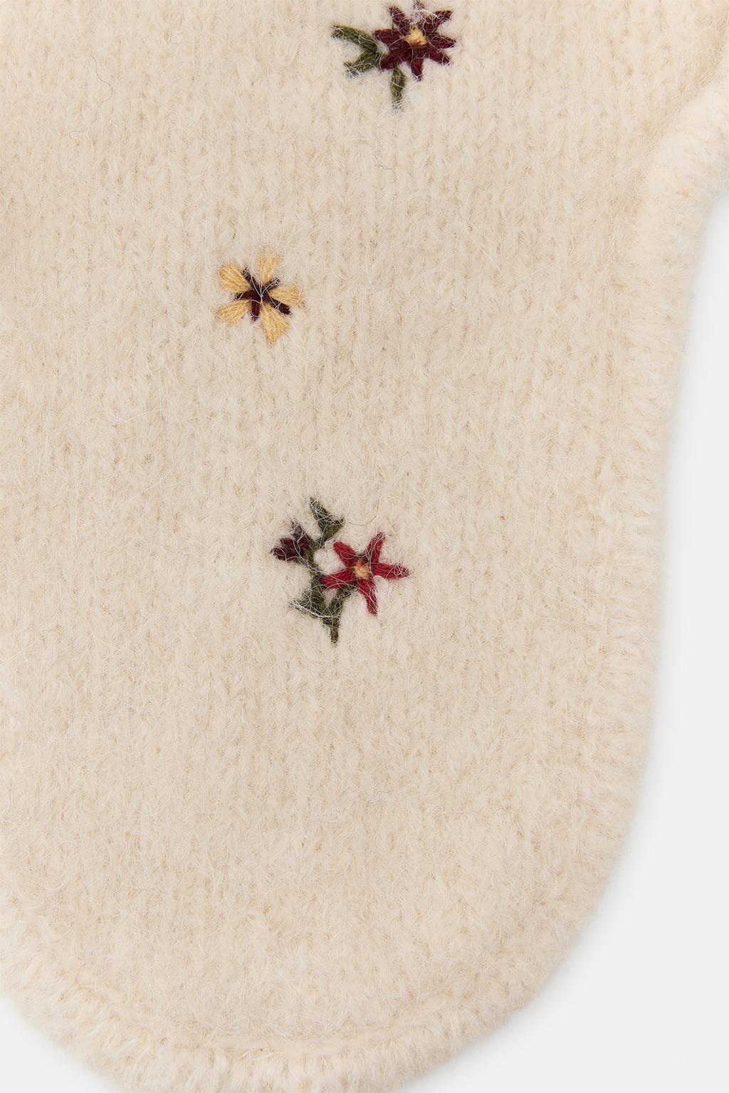 ШАПКА С УШКАМИ И ВЫШИВКОЙ