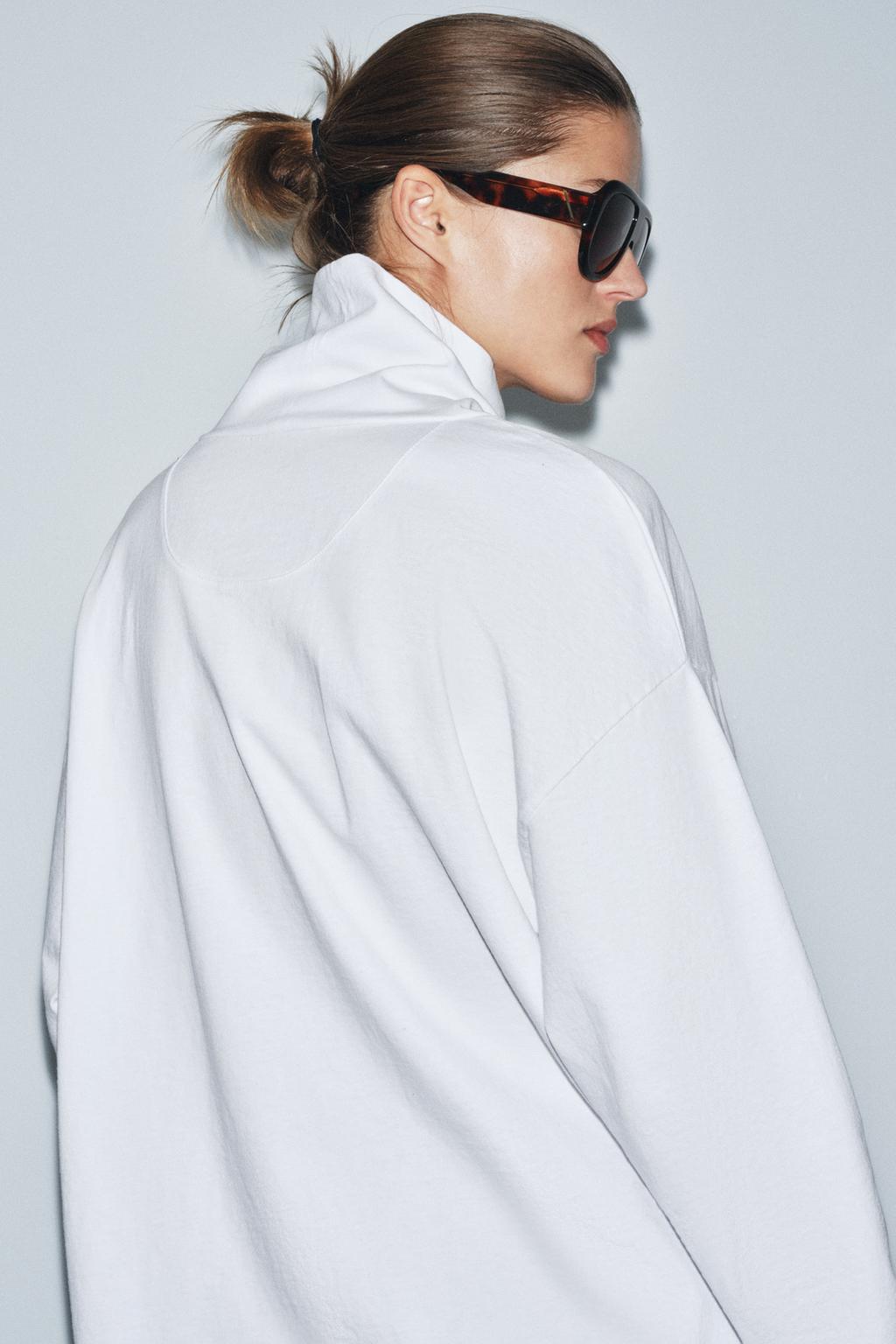 ФУТБОЛКА С ВЫСОКИМ ВОРОТНИКОМ