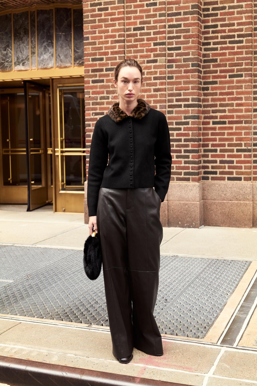 ВЯЗАНАЯ КУРТКА С ВОРОТНИКОМ ИЗ ИСКУССТВЕННОГО МЕХА