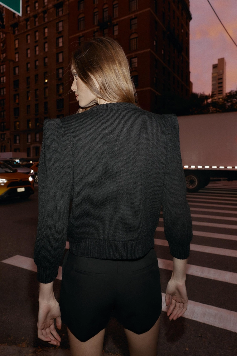 Кардиган с вкладками на плечах