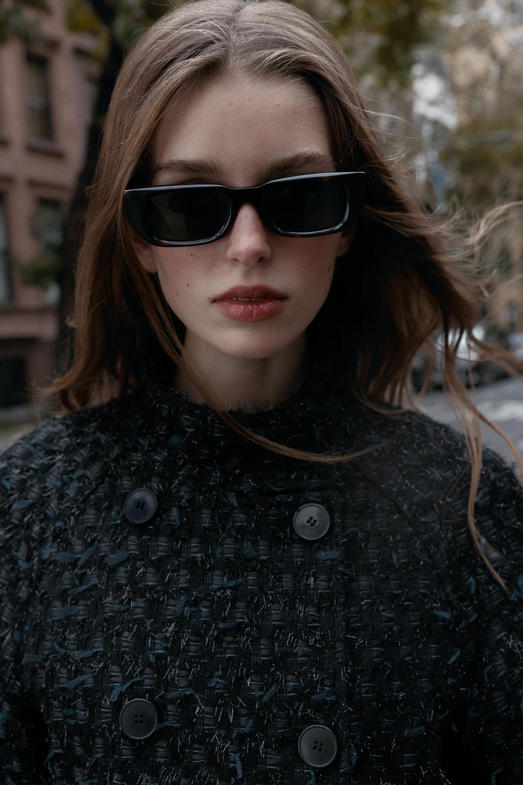 ДВУБОРТНЫЙ ЖАКЕТ ИЗ РЕЛЬЕФНОЙ ТКАНИ С МЕТАЛЛИЗИРОВАННОЙ НИТЬЮ