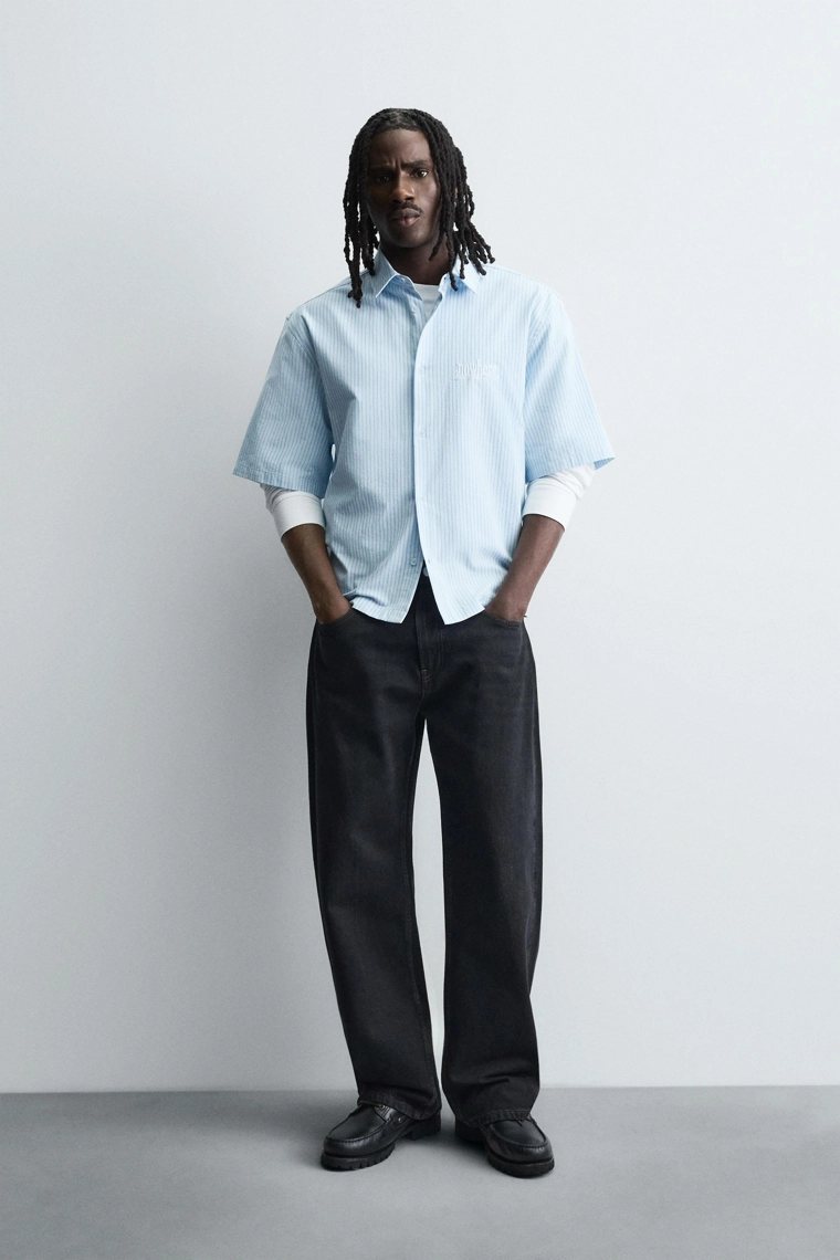 Рубашка в полоску с вышитым узором