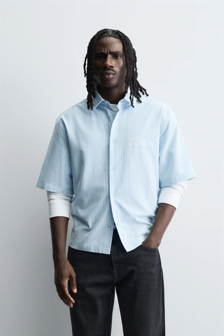 Рубашка в полоску с вышитым узором