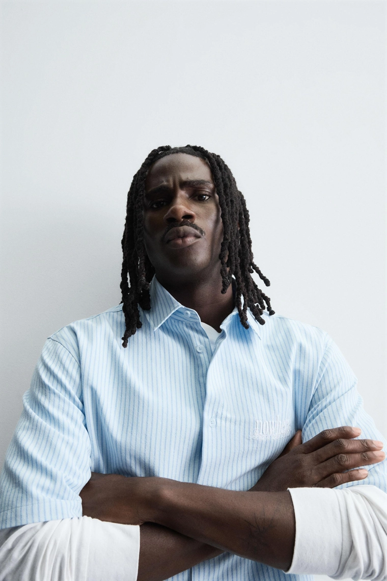 Рубашка в полоску с вышитым узором