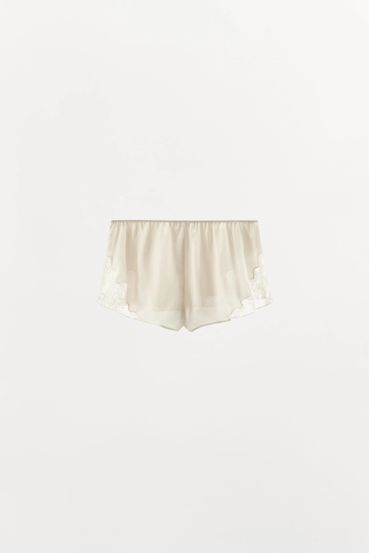 Шорты из атласа с кружевными оборками