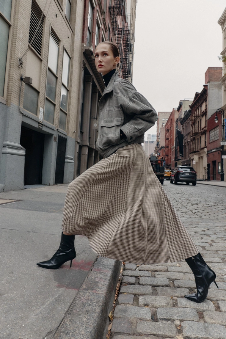 Юбка-плащ с поясом и оборкой в области колена