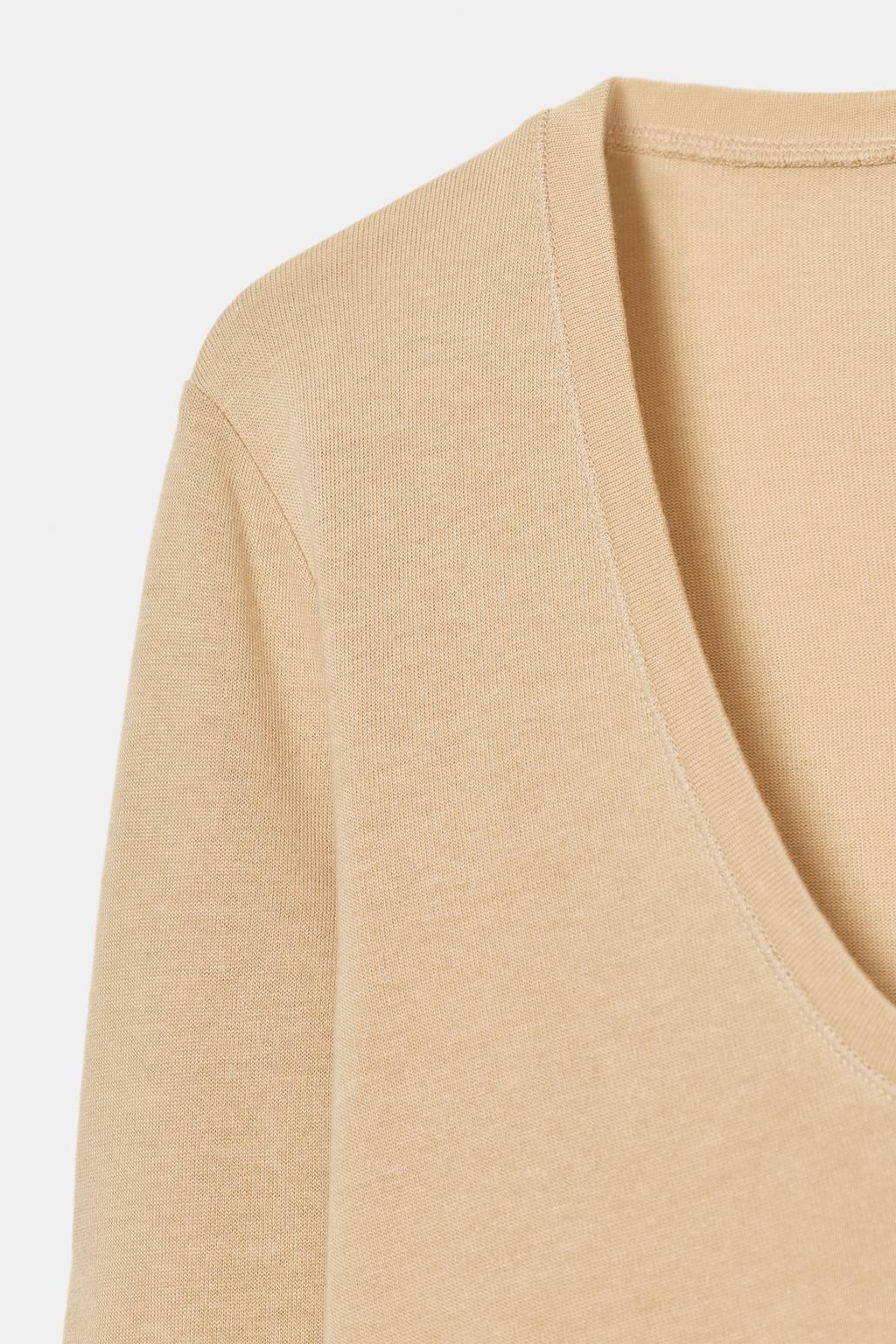 ФУТБОЛКА ИЗ ЛИОЦЕЛЛА И ШЕРСТИ