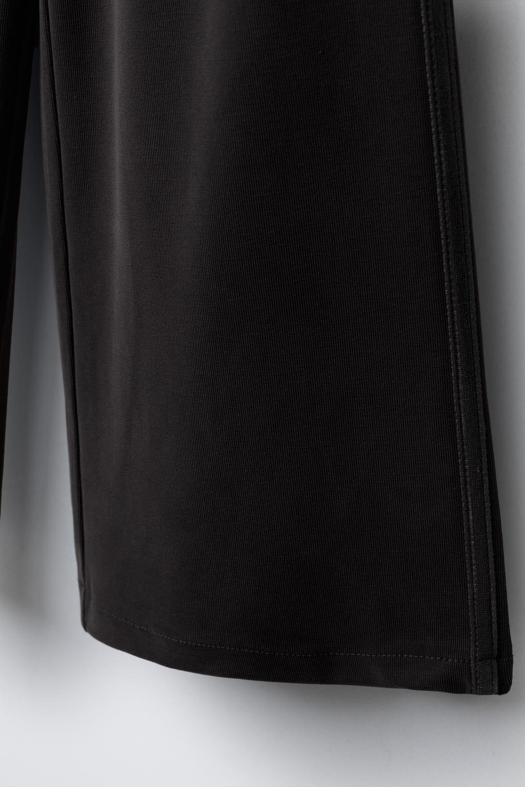 СПОРТИВНЫЙ ЛОНГСЛИВ СО СБОРКАМИ