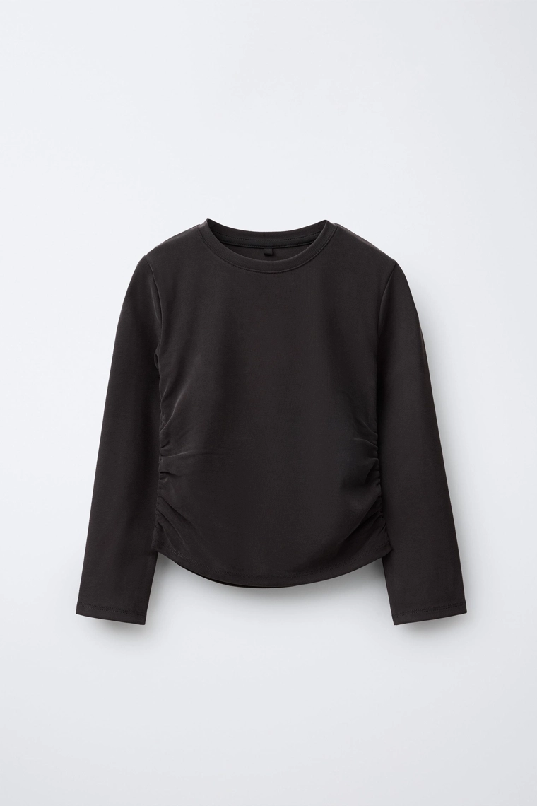 СПОРТИВНЫЙ ЛОНГСЛИВ СО СБОРКАМИ