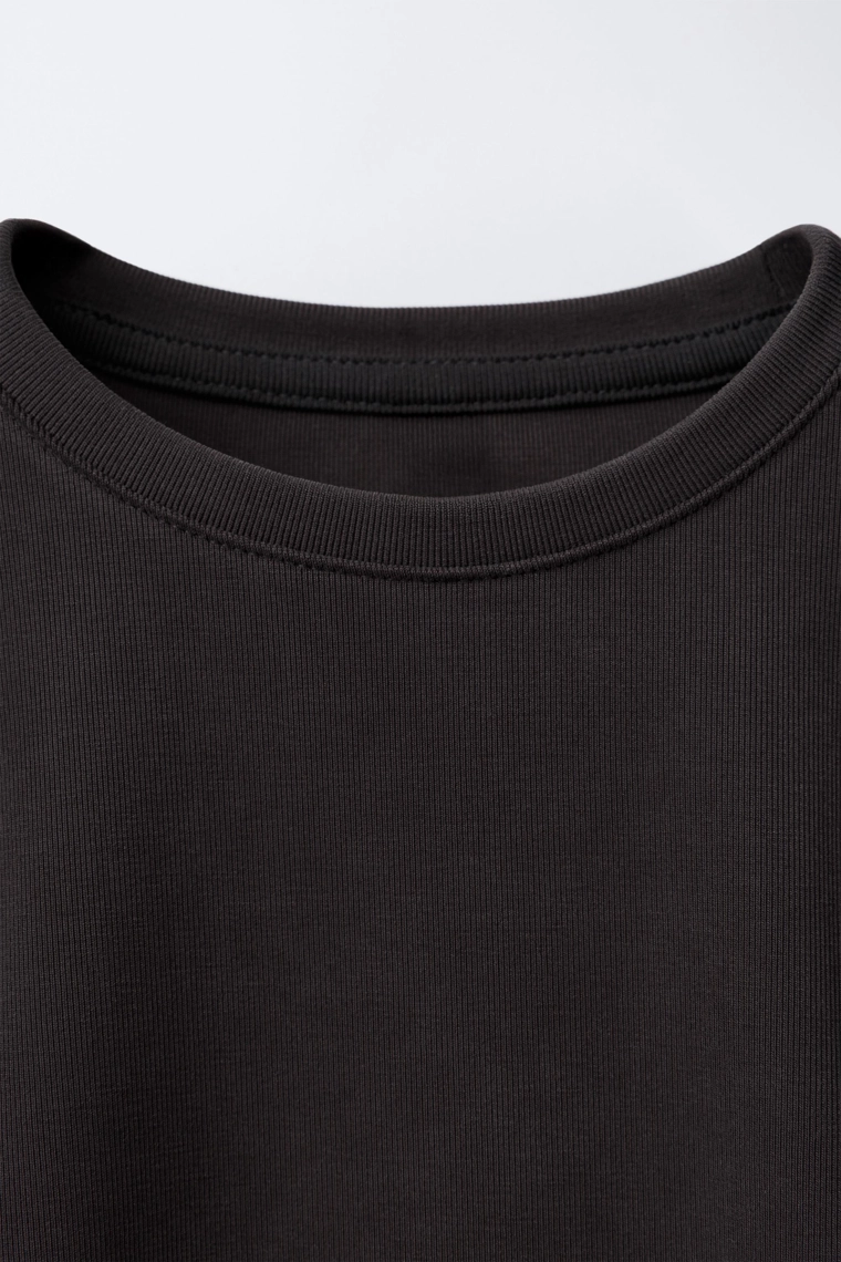 СПОРТИВНЫЙ ЛОНГСЛИВ СО СБОРКАМИ