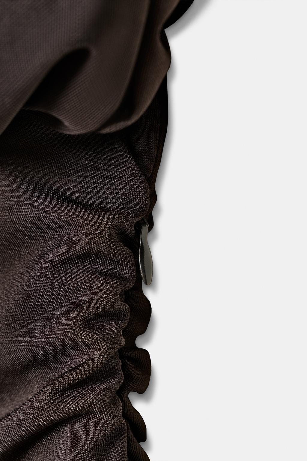 КОМБИНИРОВАННОЕ ПЛАТЬЕ МИДИ СО СБОРКАМИ