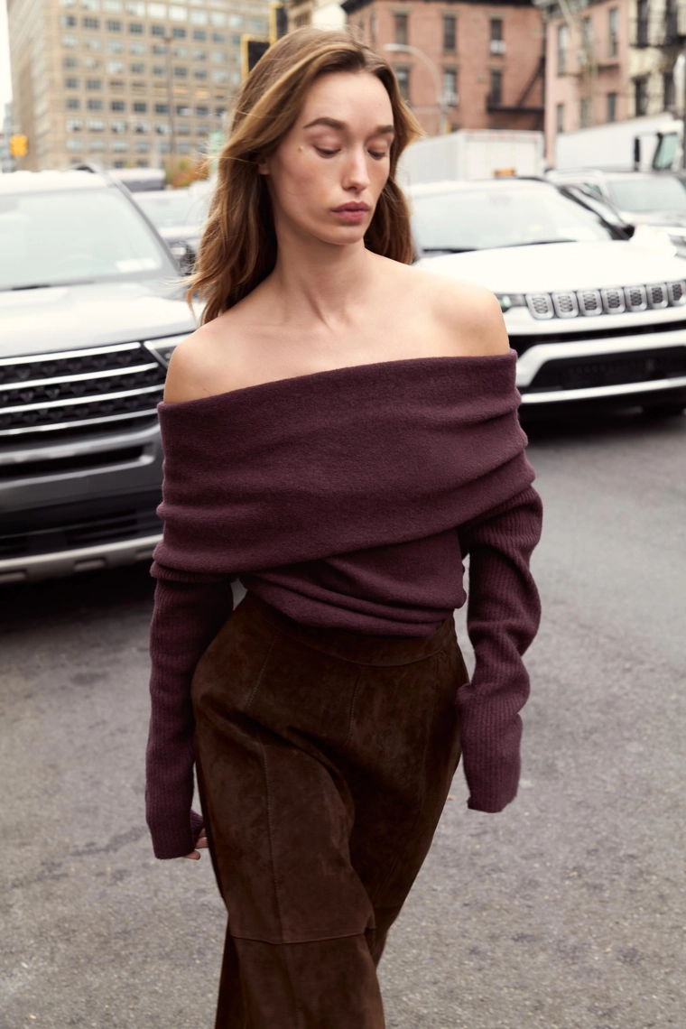 Джемпер с голыми плечами