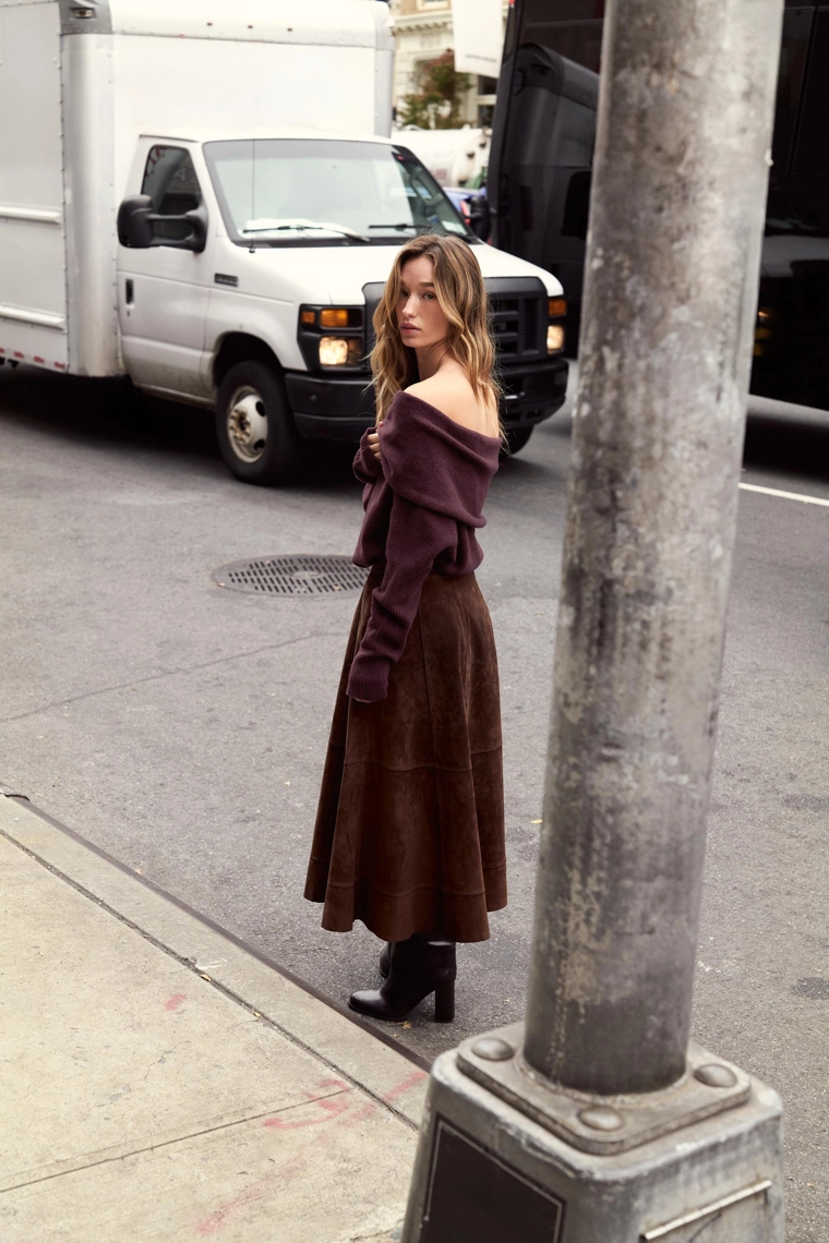 Джемпер с голыми плечами