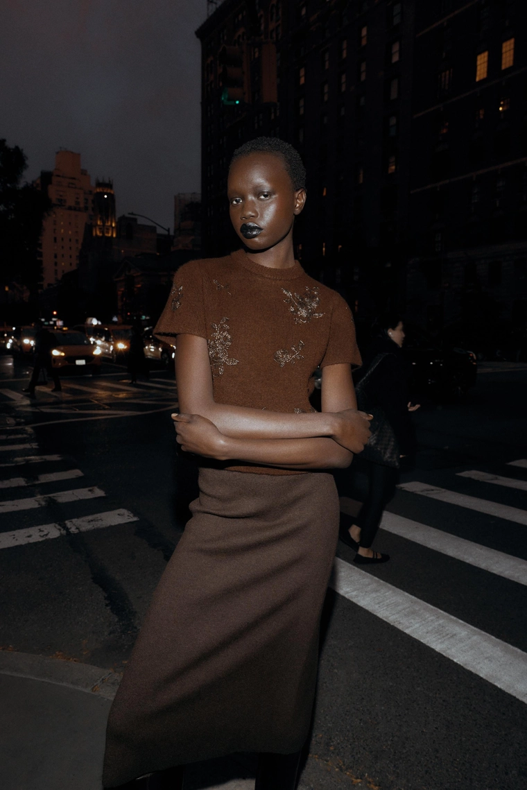 Джемпер с бисером и короткими рукавами