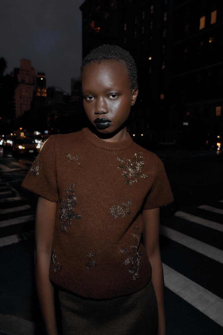 Джемпер с бисером и короткими рукавами