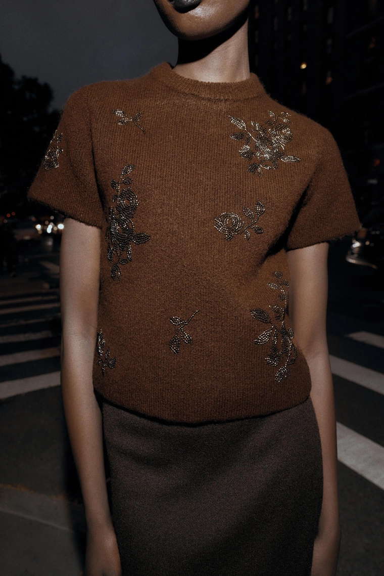 Джемпер с бисером и короткими рукавами