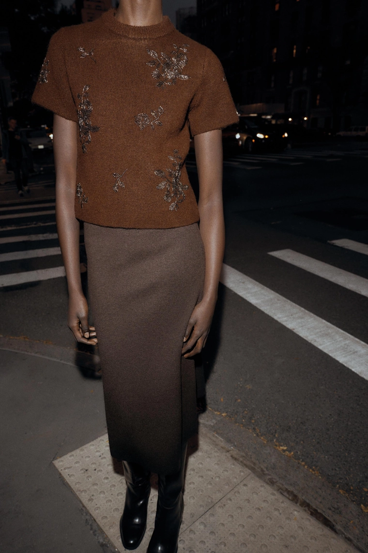 Джемпер с бисером и короткими рукавами