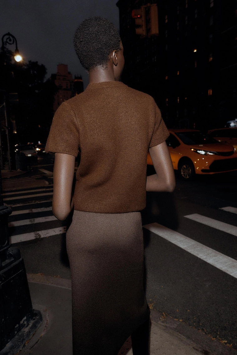 Джемпер с бисером и короткими рукавами