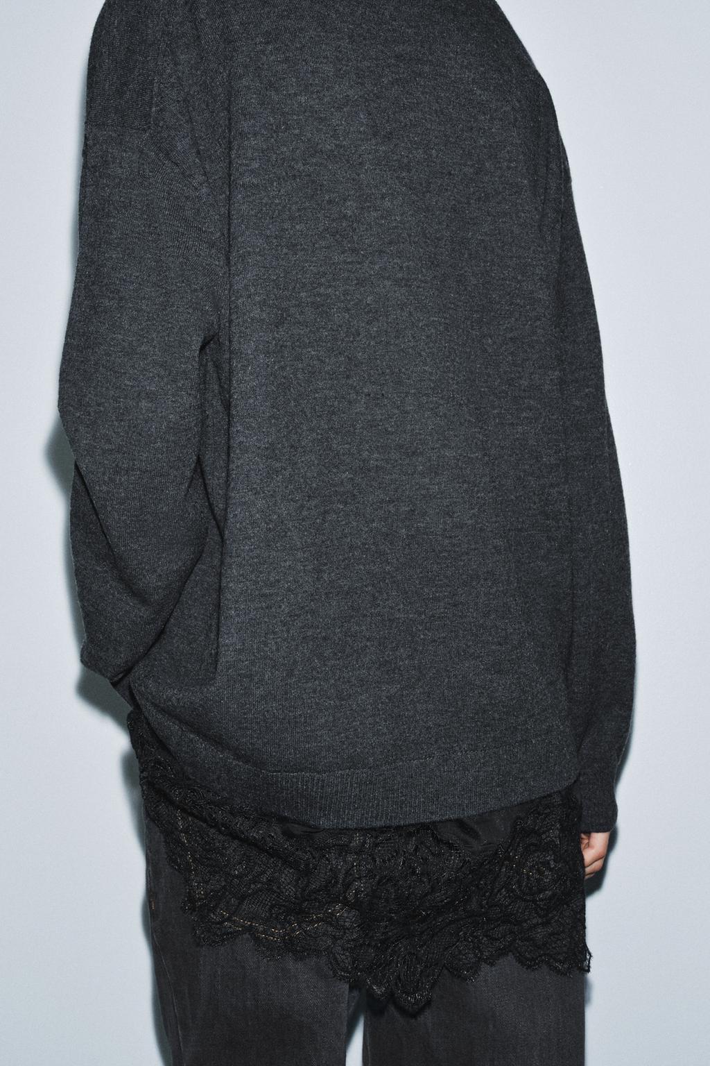 ДЛИННЫЙ СВИТЕР С КОНТРАСТНЫМ КРУЖЕВОМ