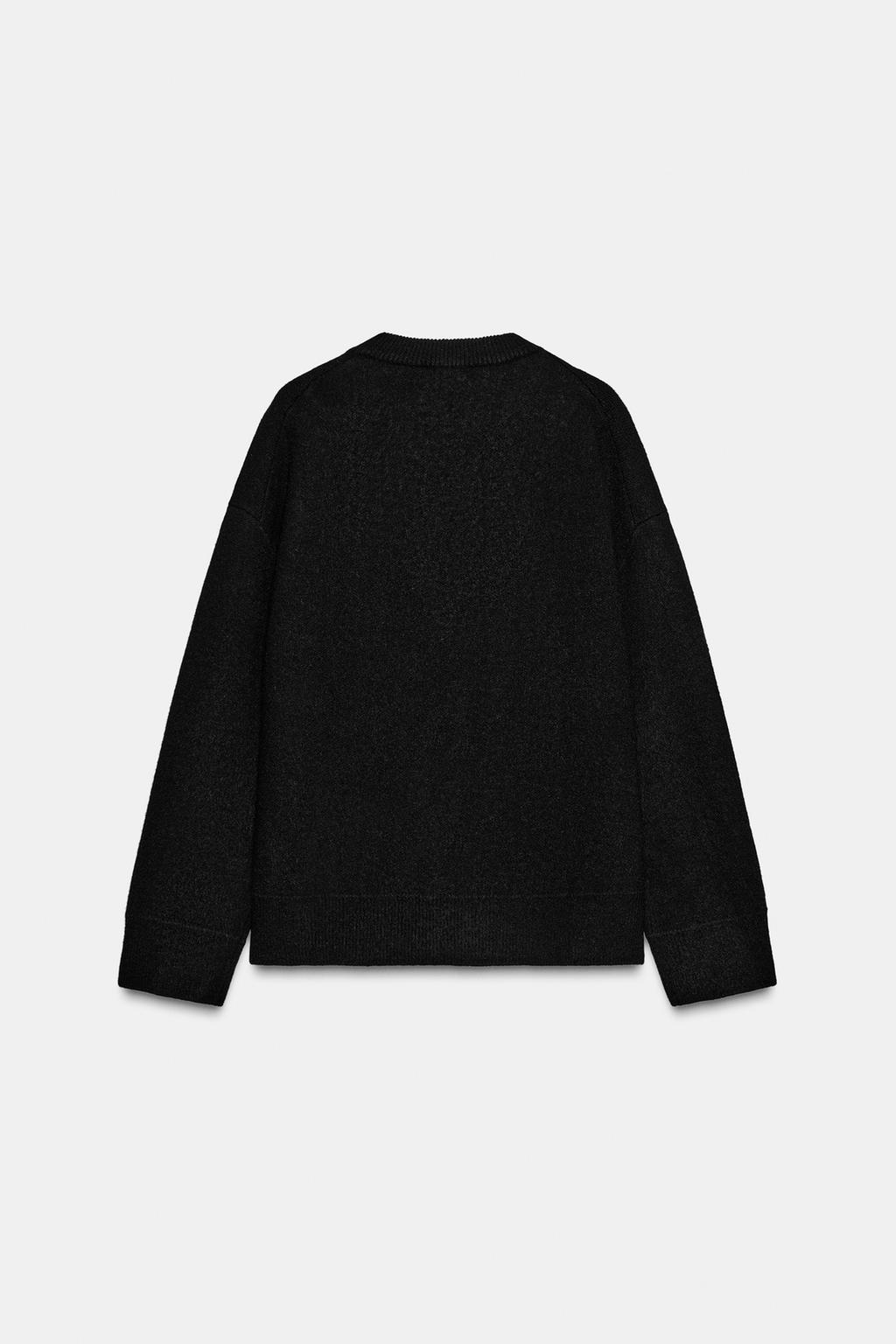 ОДНОТОННЫЙ ТРИКОТАЖНЫЙ СВИТЕР С V-ОБРАЗНЫМ ВЫРЕЗОМ