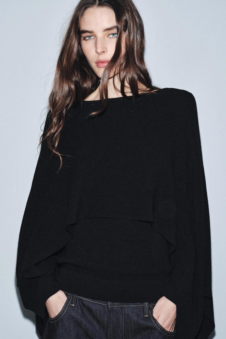 Трикотажный свитер с накидкой