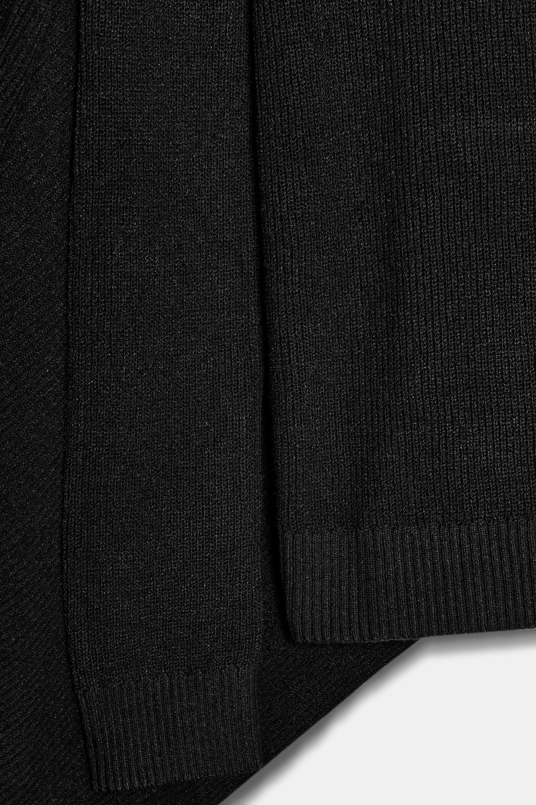 Трикотажный свитер с накидкой