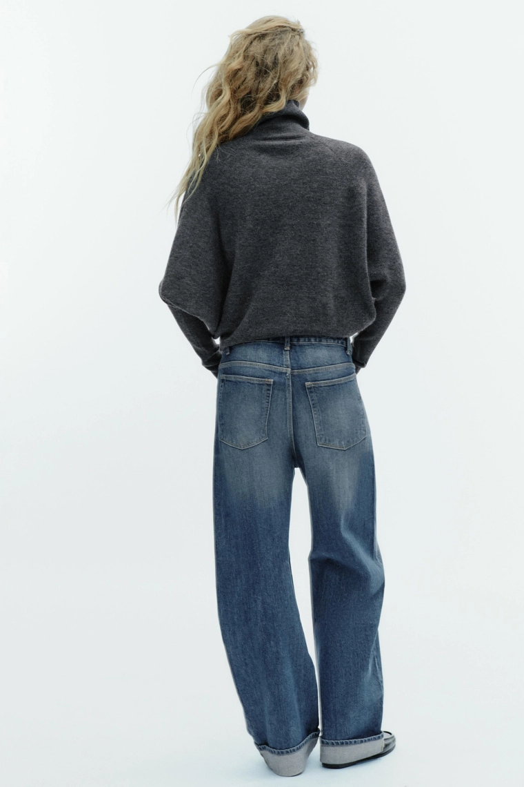 Джемпер с воланами на рукавах бэтмэнг